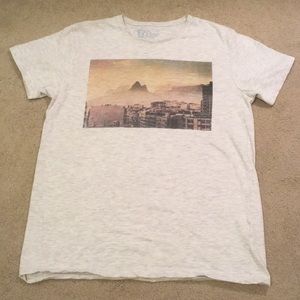 Men’s T-shirt. Small.